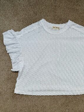 Very J White Textured Ruffle Sleeve Top M